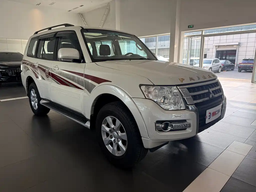 Mitsubishi Pajero (Import) — миниатюра 4