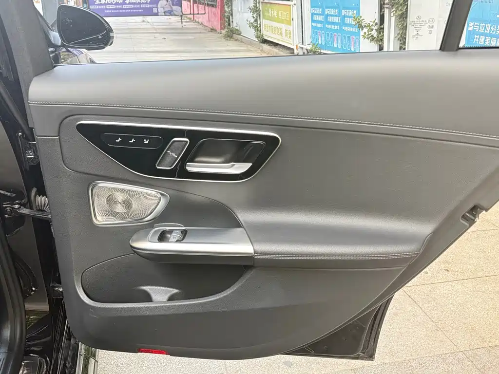 Mercedes-Benz C-Class — миниатюра 14