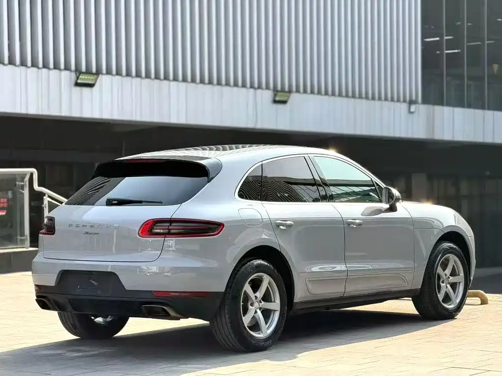 Porsche Macan — миниатюра 7