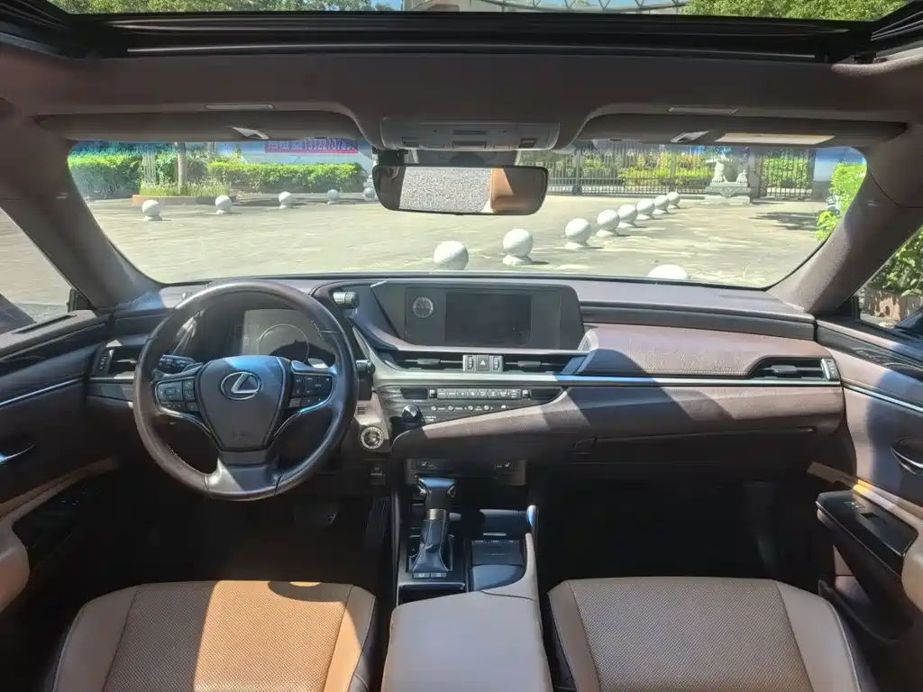 Lexus ES — миниатюра 5