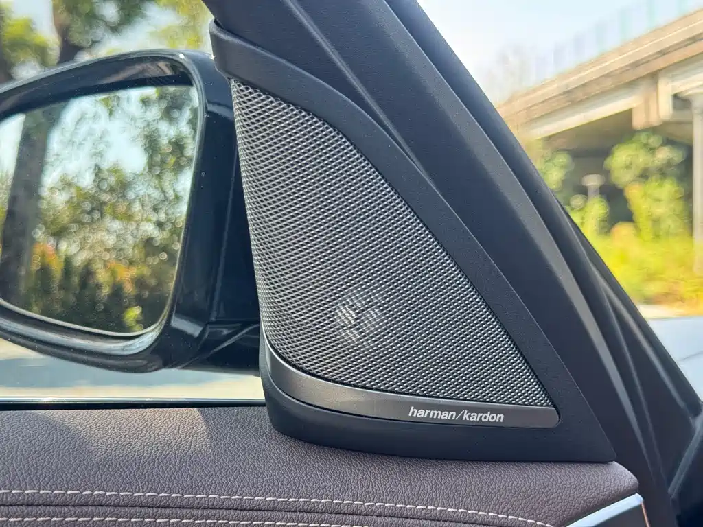 BMW 5 Series — миниатюра 14