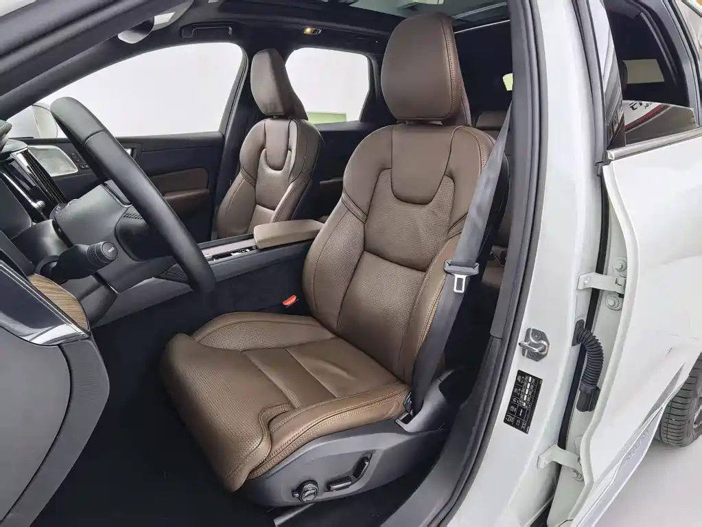 Volvo XC60 PHEV — миниатюра 20