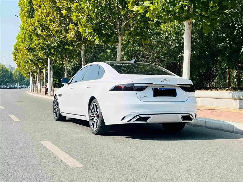 Jaguar XFL — миниатюра 5