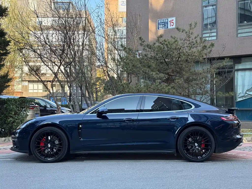 PORSCHE PANAMERA