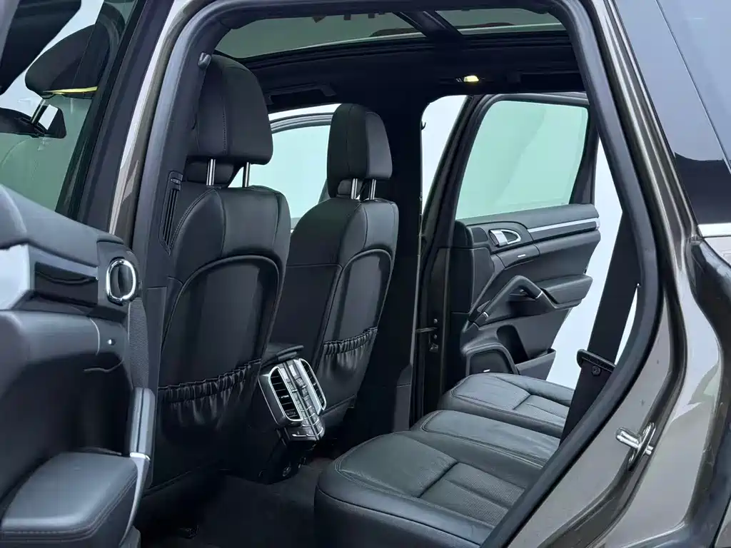 Porsche Cayenne — миниатюра 5