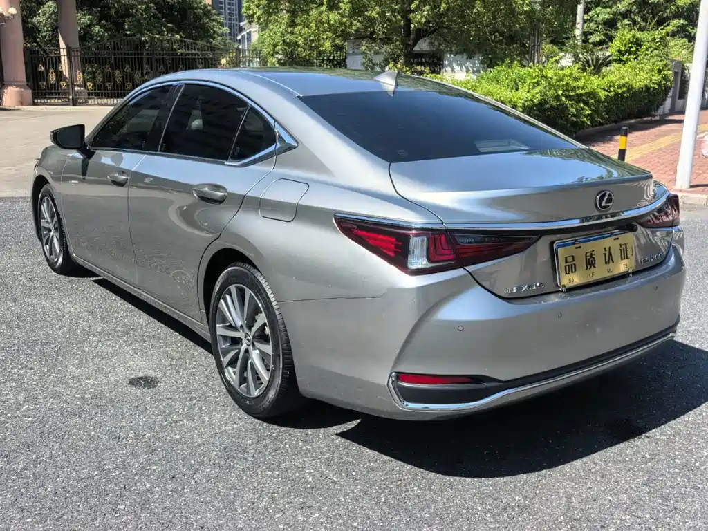 Lexus ES — миниатюра 7
