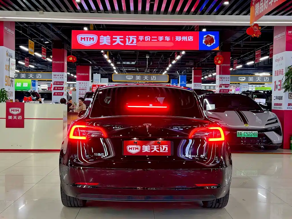 Tesla Model 3 — миниатюра 7