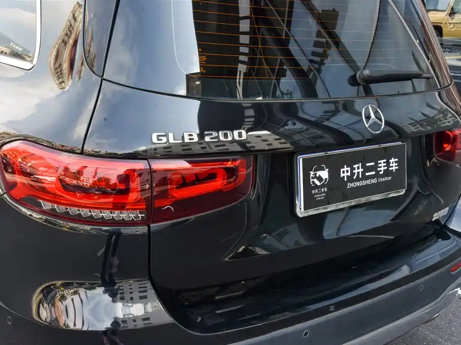 Mercedes-Benz GLB — миниатюра 10