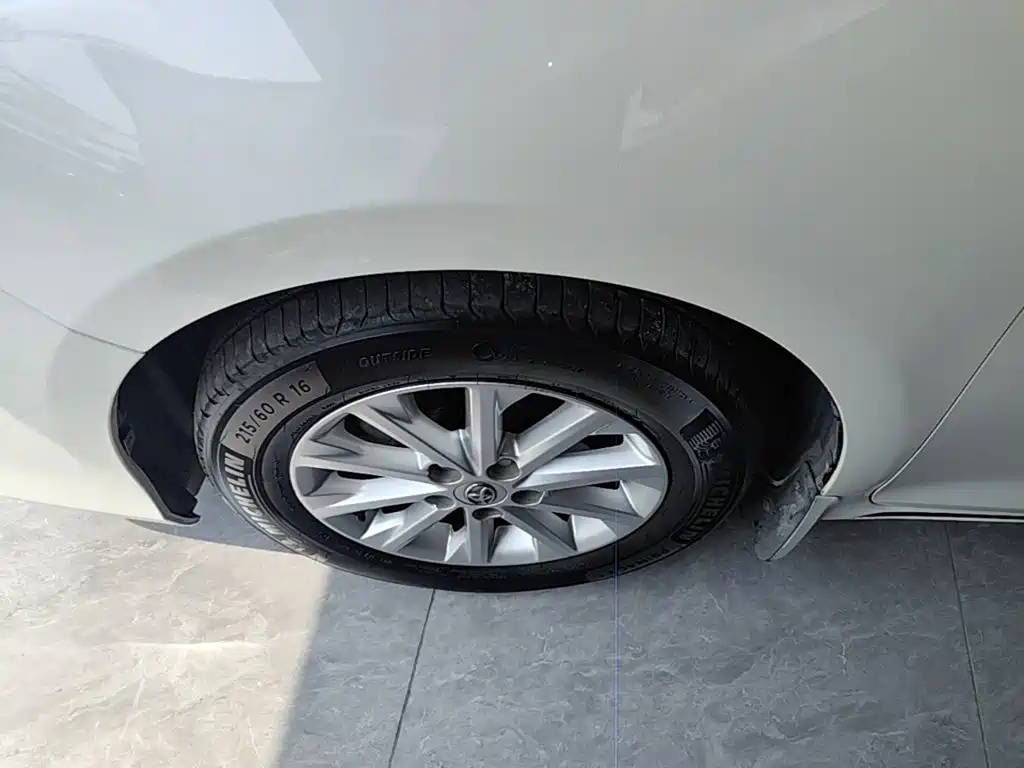Toyota Camry — миниатюра 23