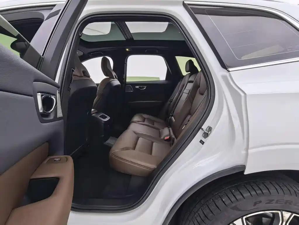 Volvo XC60 PHEV — миниатюра 15