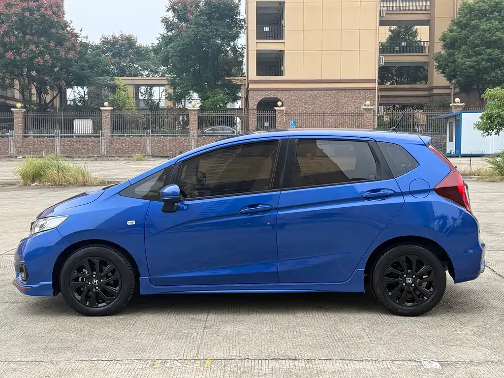 Honda Fit — миниатюра 8