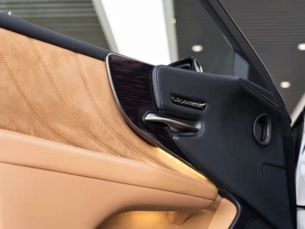 Lexus LS — миниатюра 20