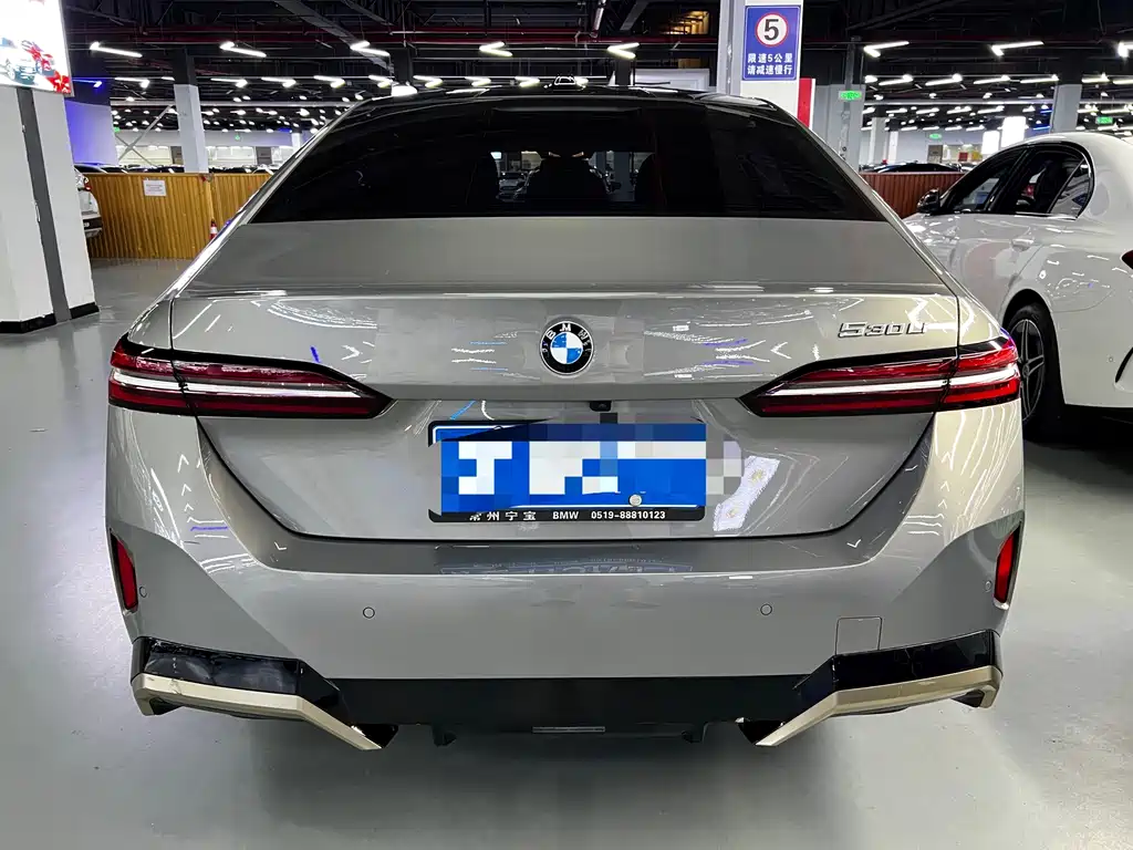 BMW 5 Series — миниатюра 20