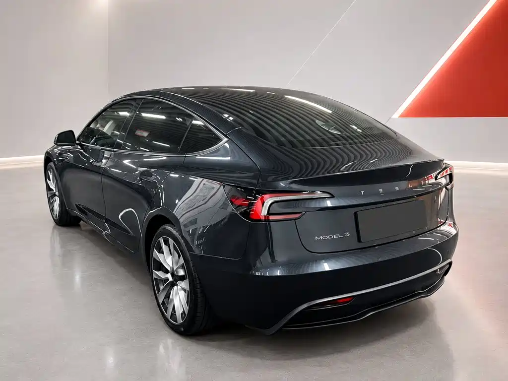 Tesla Model 3 — миниатюра 4
