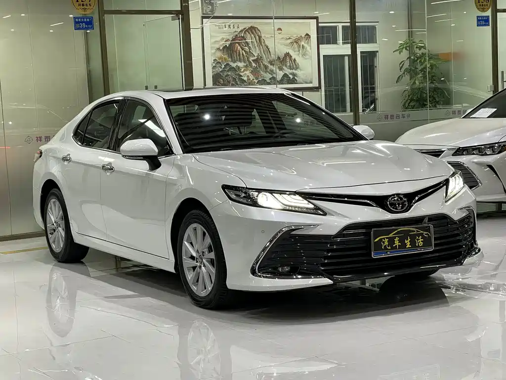 Toyota Camry — миниатюра 3