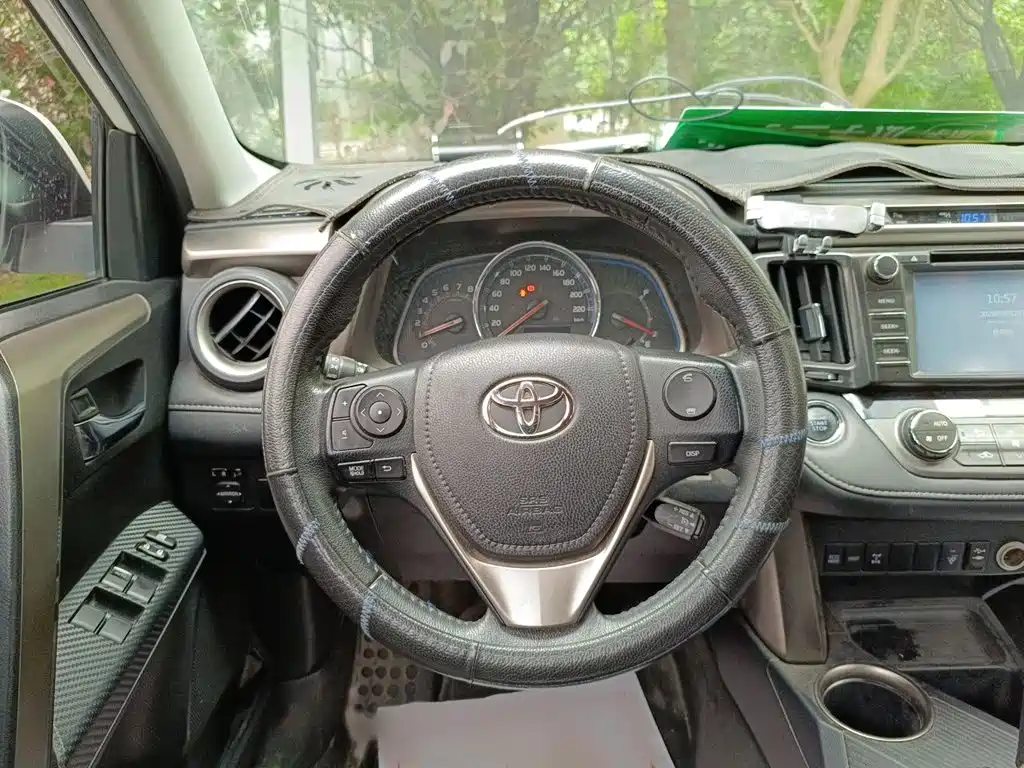 Toyota RAV4 — миниатюра 3
