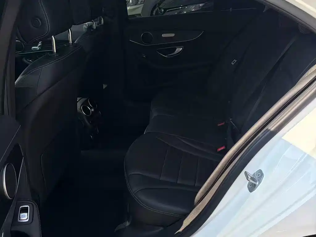 Mercedes-Benz C-Class — миниатюра 8