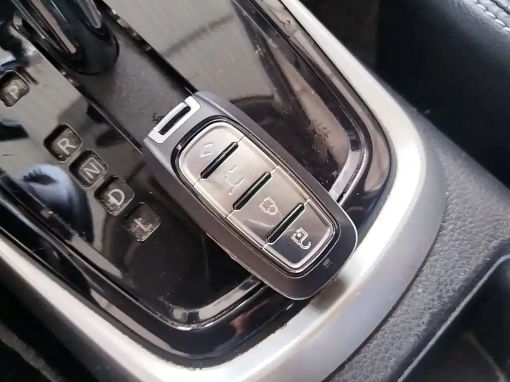 Nissan Tiida — миниатюра 13