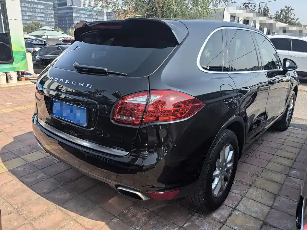 Porsche Cayenne — миниатюра 4