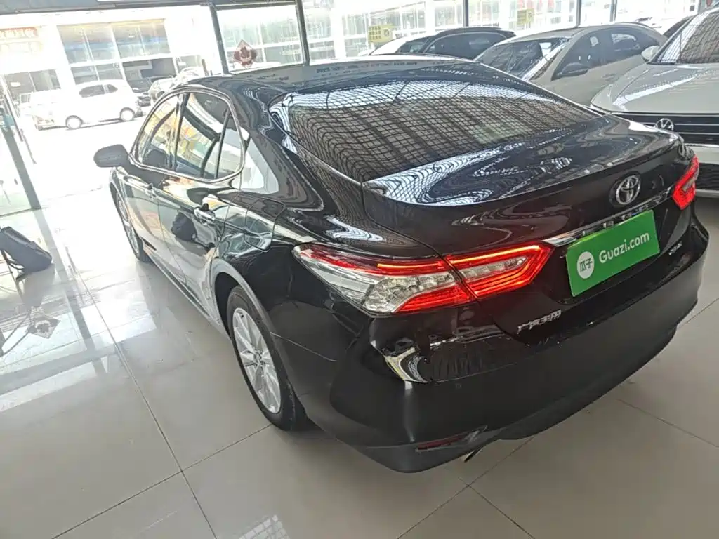 Toyota Camry — миниатюра 5