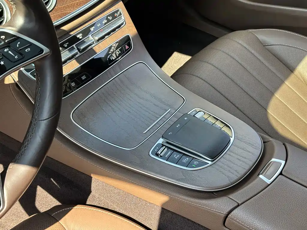Mercedes-Benz E-Class — миниатюра 17