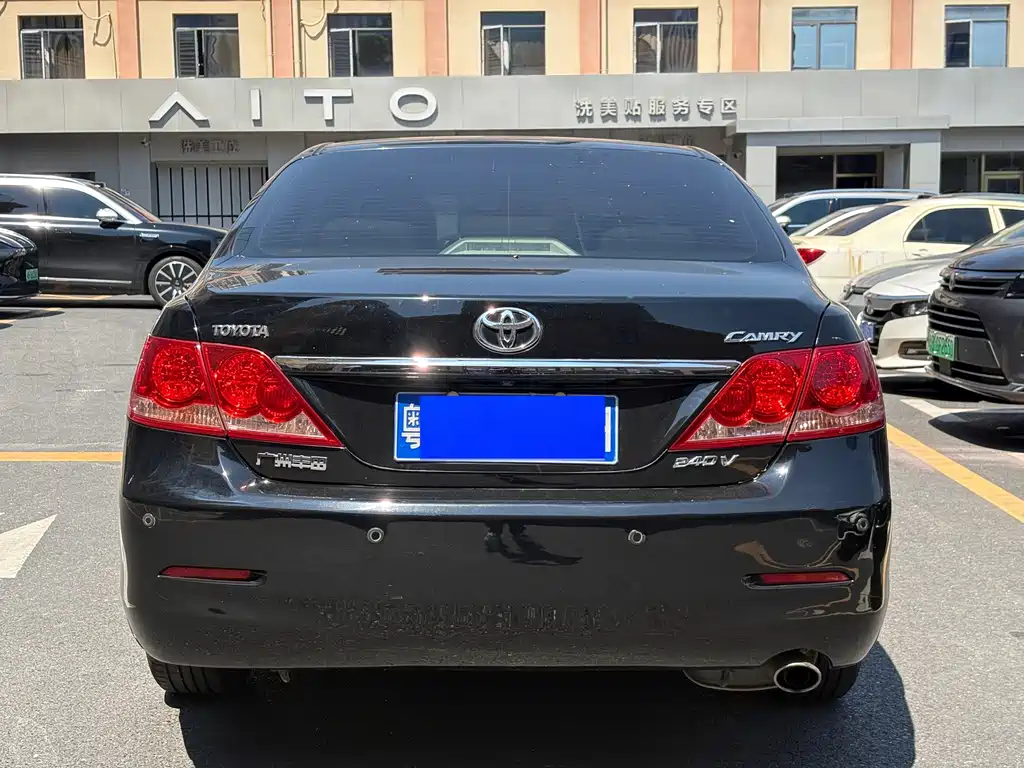 Toyota Camry — миниатюра 6