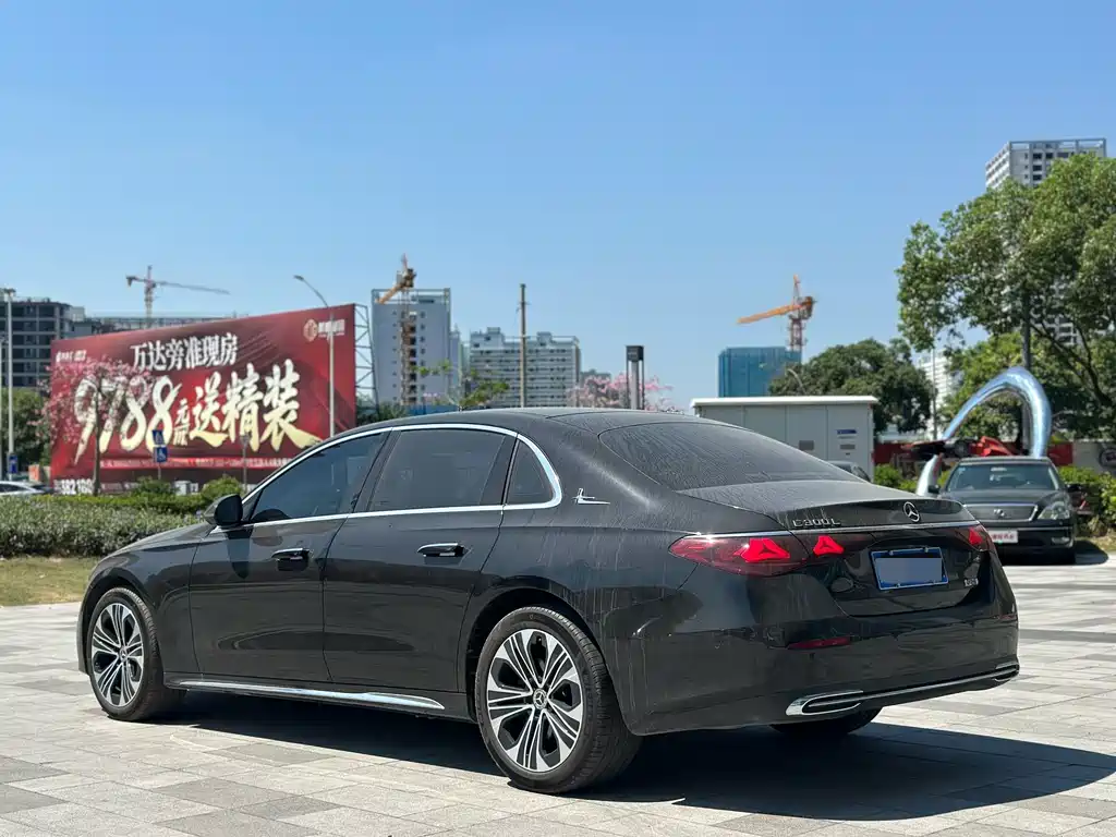 Mercedes-Benz E-Class — миниатюра 4