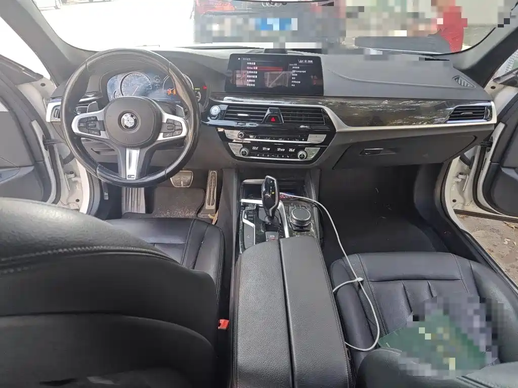 BMW 5 Series — миниатюра 10
