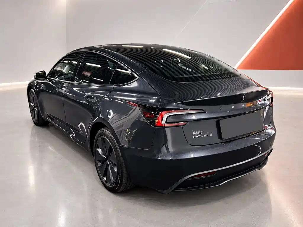 Tesla Model 3 — миниатюра 4
