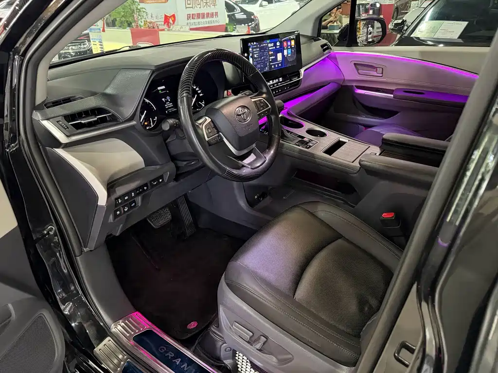 Toyota Granvia — миниатюра 11