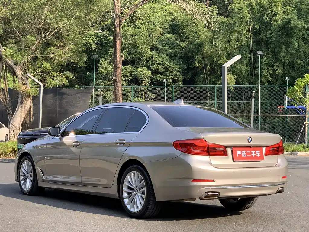 BMW 5 Series — миниатюра 8