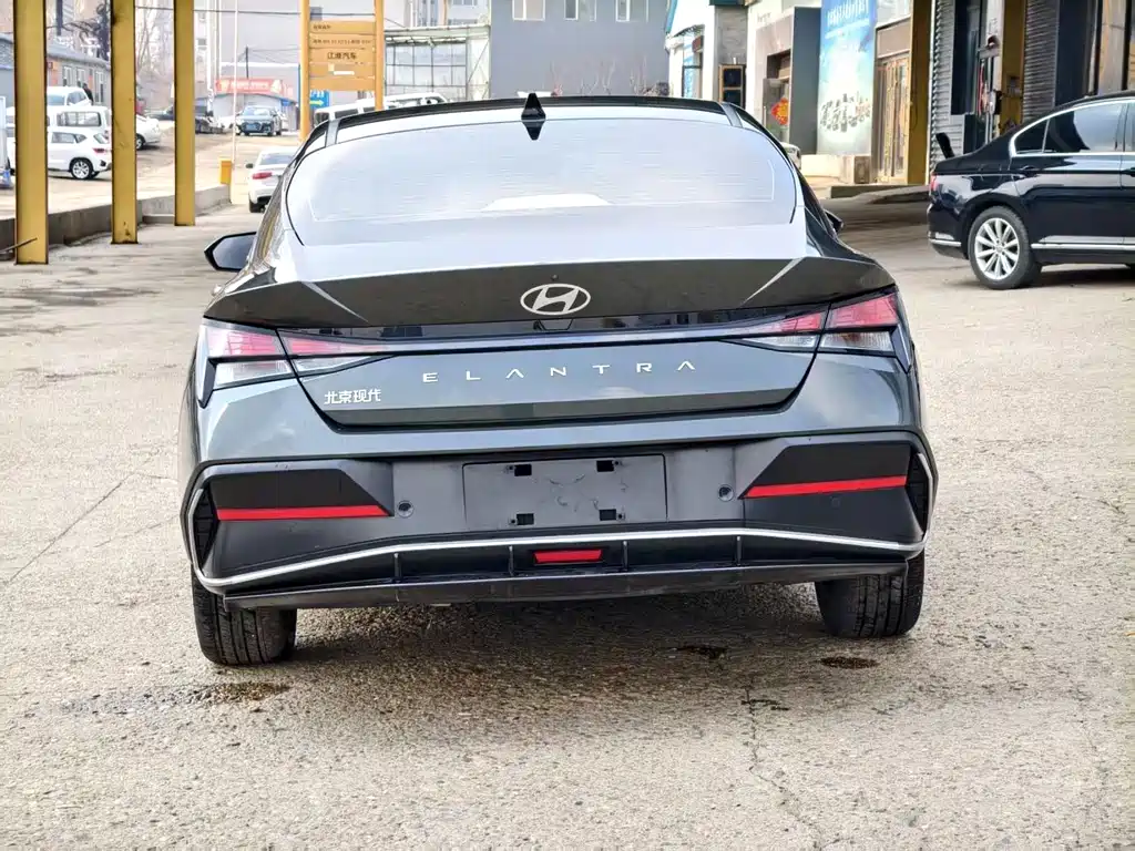 Hyundai Elantra — миниатюра 8