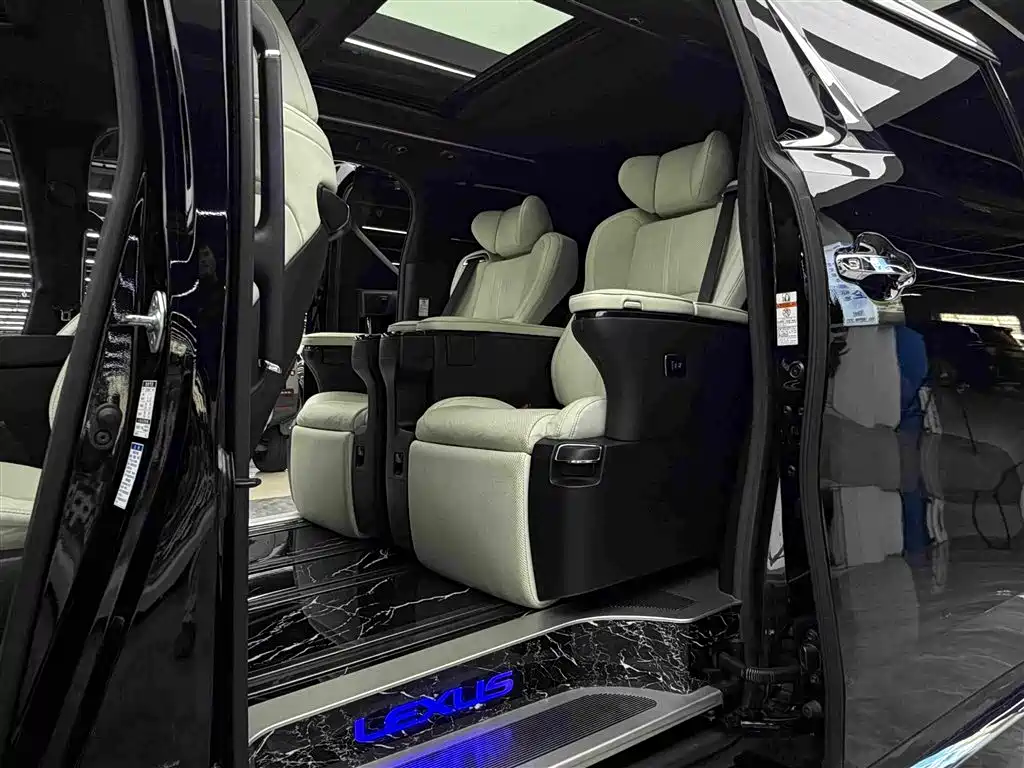 Lexus LM — миниатюра 9