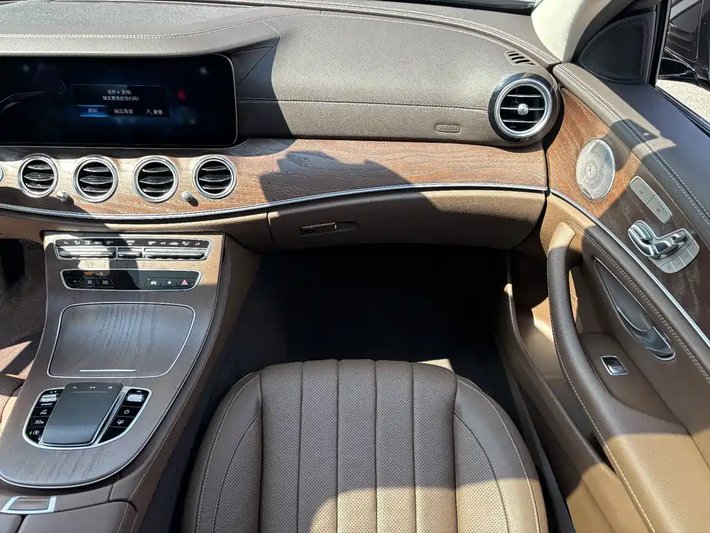 Mercedes-Benz E-Class — миниатюра 14