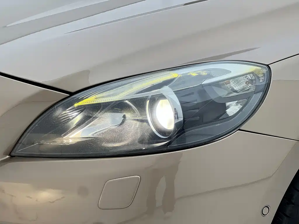 Volvo V40 — миниатюра 19