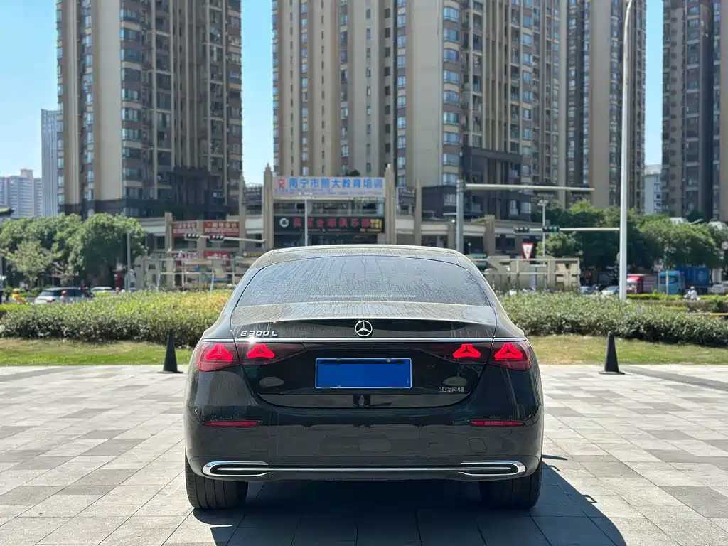 Mercedes-Benz E-Class — миниатюра 5