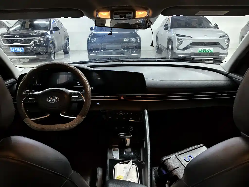 Hyundai Elantra — миниатюра 7