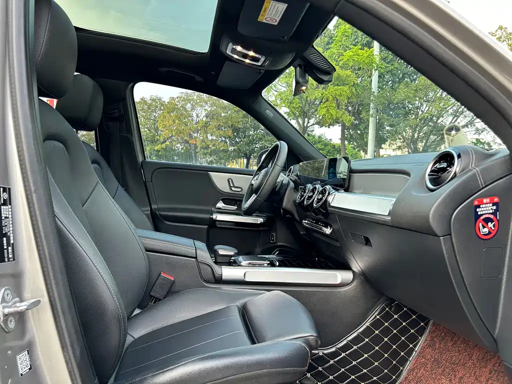 Mercedes-Benz GLB — миниатюра 12