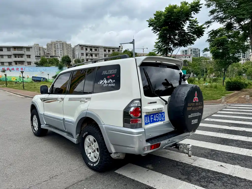 Mitsubishi Pajero — миниатюра 12