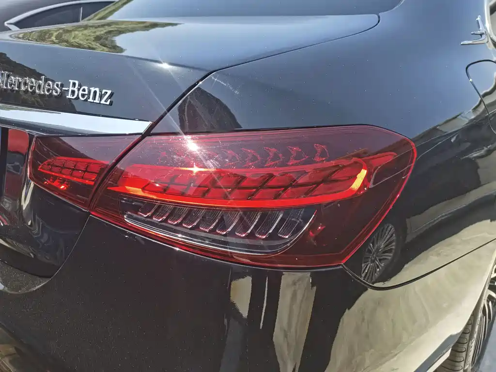 Mercedes-Benz E-Class — миниатюра 18