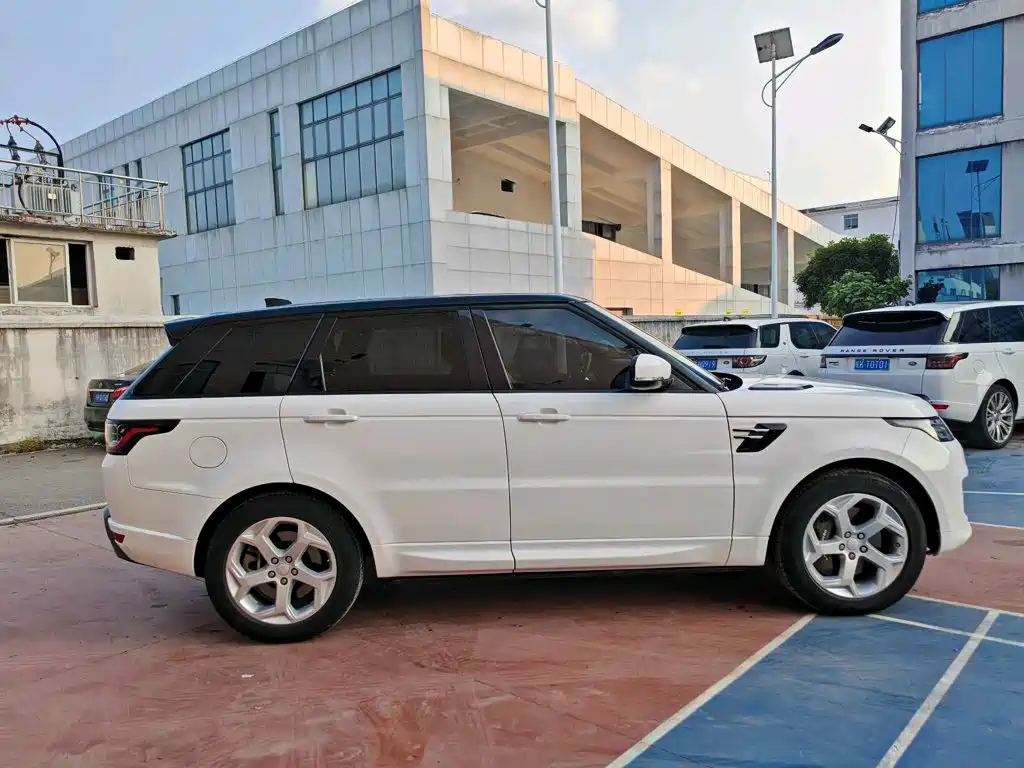 Land Rover Sport PHEV — миниатюра 3