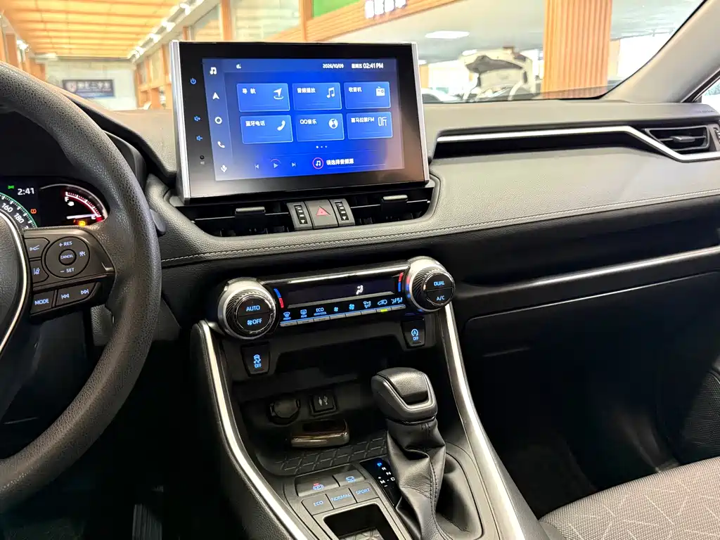 Toyota RAV4 — миниатюра 13