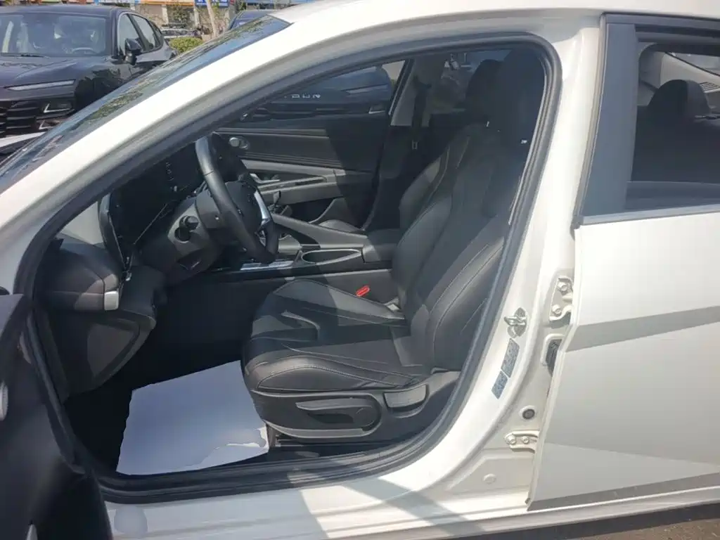 Hyundai Elantra — миниатюра 15