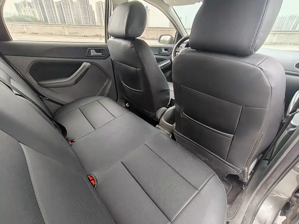 Ford Focus — миниатюра 16