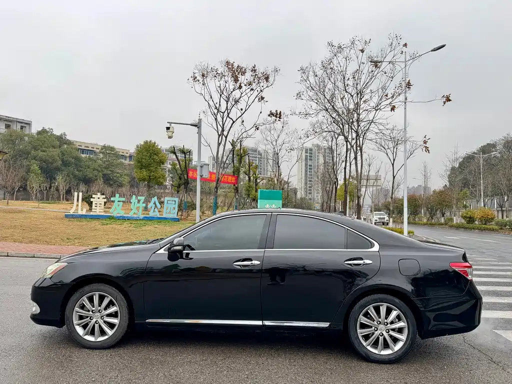 Lexus ES — миниатюра 11