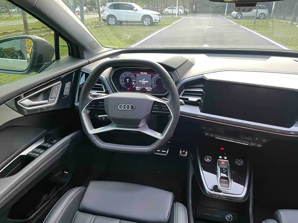 Audi Q4 e-tron — миниатюра 17