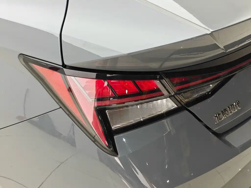 Hyundai Elantra — миниатюра 8