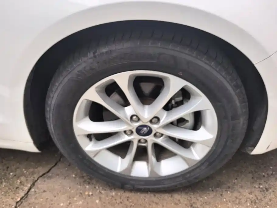 Ford Mondeo — миниатюра 6