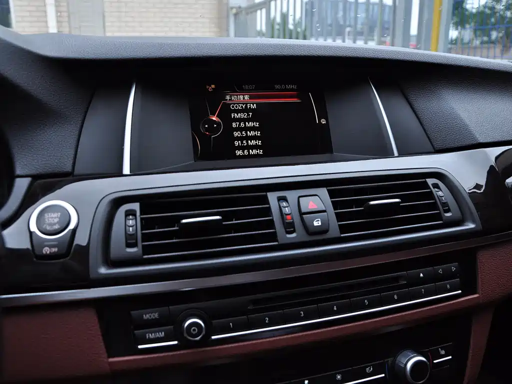 BMW 5 Series — миниатюра 10