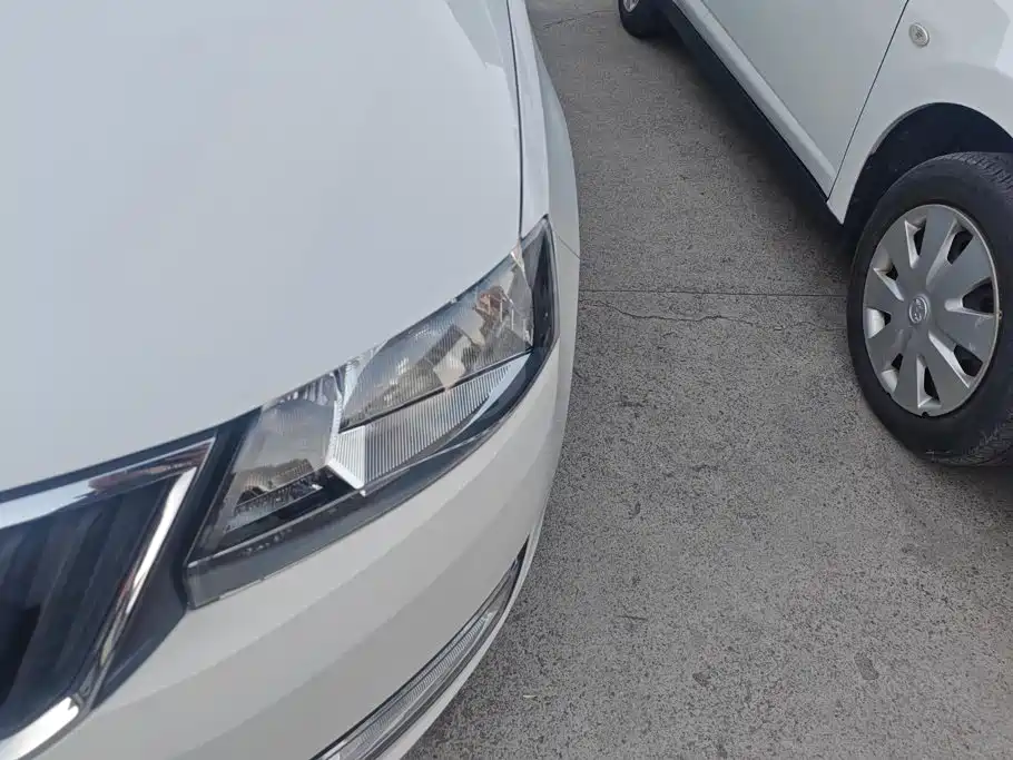 Skoda Rapid — миниатюра 5